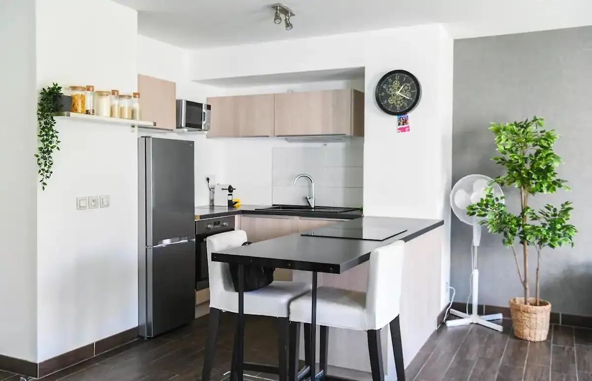 Apartment Superbe Appartement Avec Terrasse, Piscine & Parking Prive A Marseille France