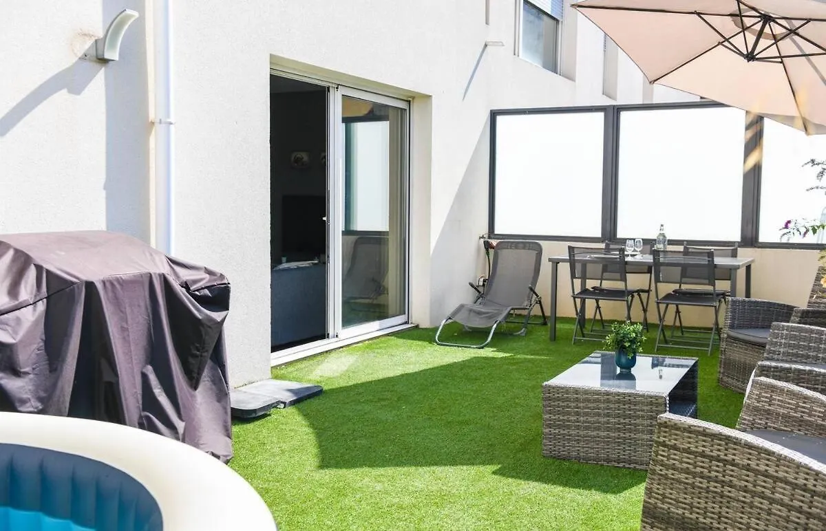 Superbe Appartement Avec Terrasse, Piscine & Parking Prive A Marseille 0*,  France