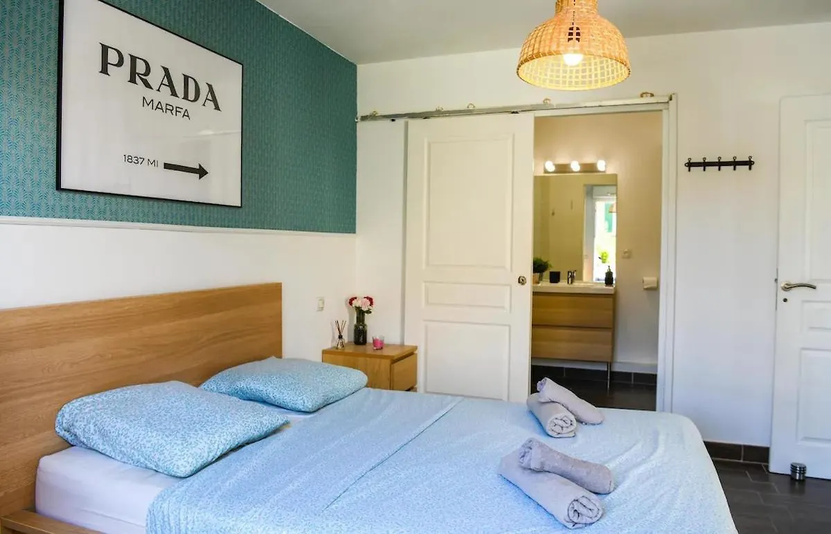 Apartment Superbe Appartement Avec Terrasse, Piscine & Parking Prive A Marseille